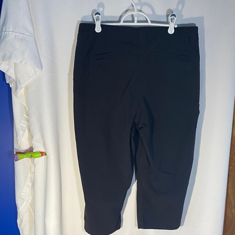 L.L. Bean Women's Hiking Capri Pants, Black, Size Medium - Picture 2 of 4